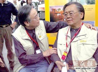 国际机器人展北京开幕美女机器人献唱图