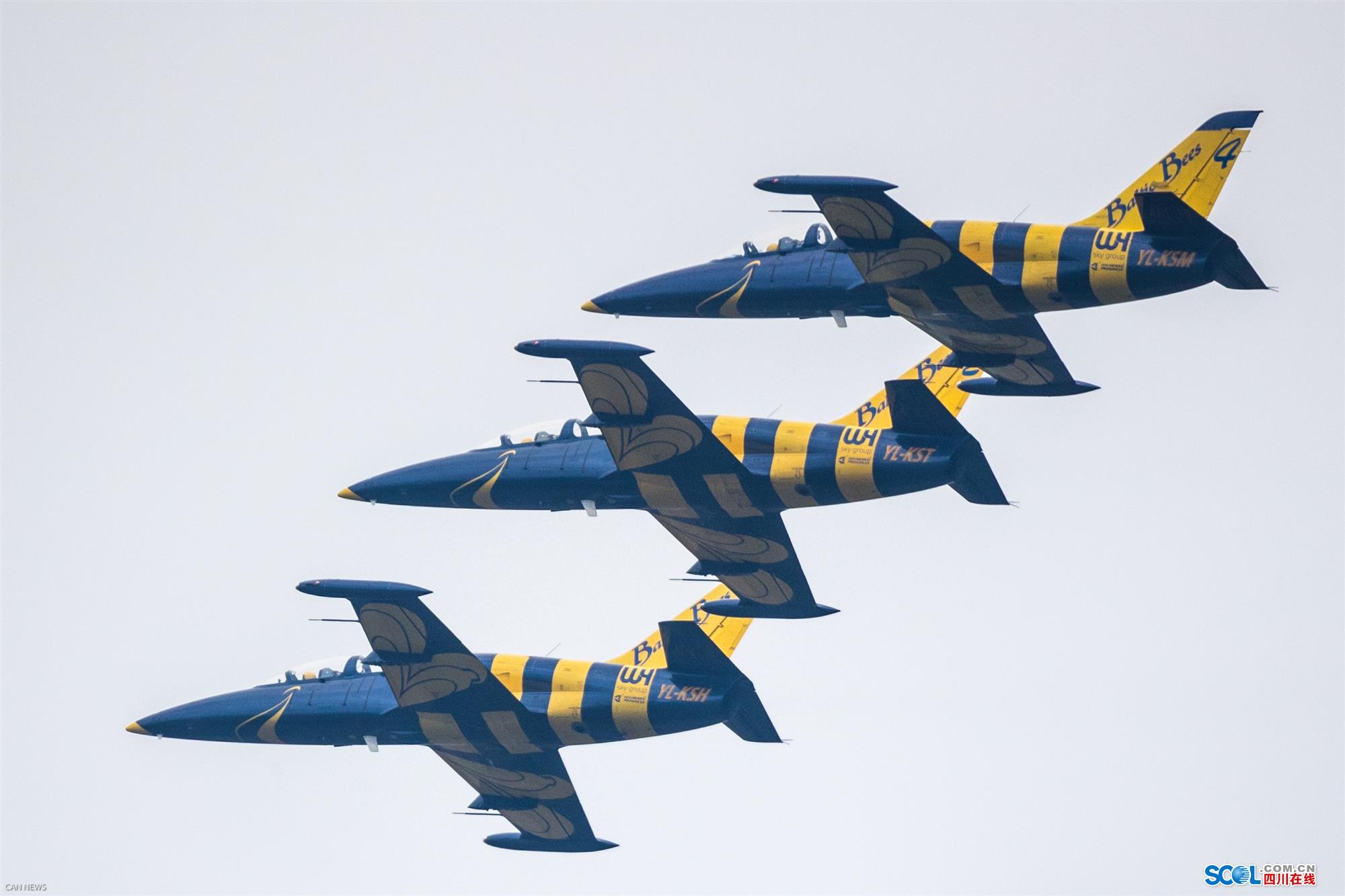 四川国际航展在广汉开幕 首日吸引2.5万人次到场观展